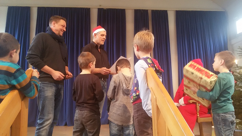 Und bekommen auch ein Geschenk